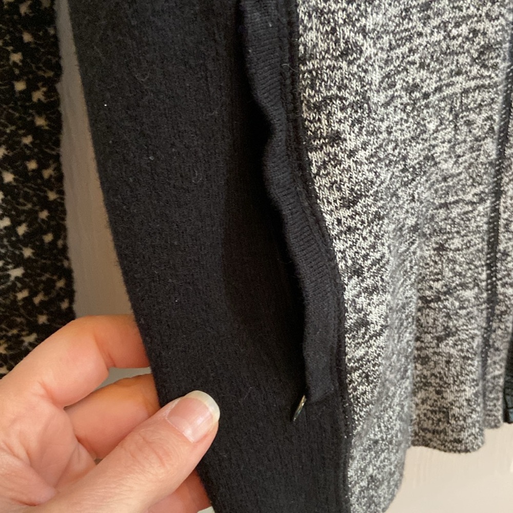 Title Nine- zip up warm sweater jacket- ladies size medium- black/white - Picture 3 of 5